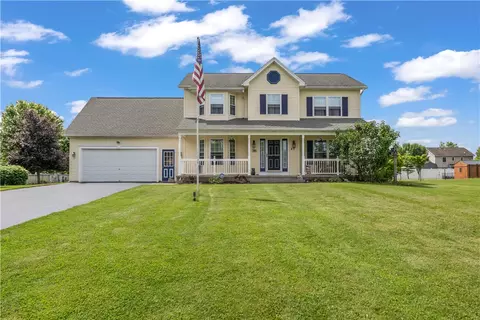 27 Summertime Trl, Parma, NY 14468
