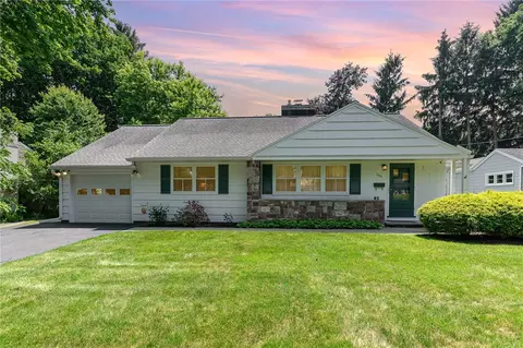 109 Ridgeview Dr, Perinton, NY 14445