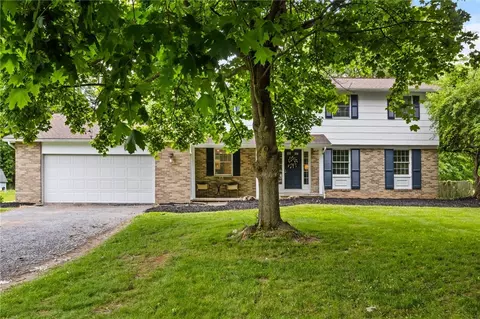 1623 Bridgeboro Dr, Webster, NY 14580