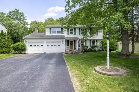 208 Blackwell Ln, Henrietta, NY 14467