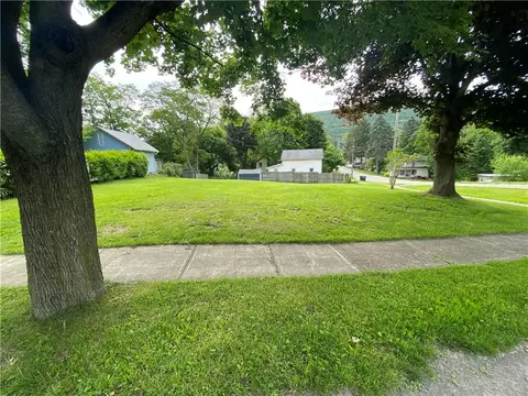 9 Elizabeth St, Naples, NY 14512