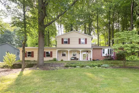 151 Chapel Hill Dr, Irondequoit, NY 14617