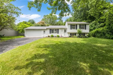 31 Justinshire Dr, Henrietta, NY 14467