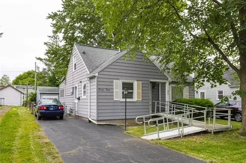 77 Ridgecrest Rd, Greece, NY 14626