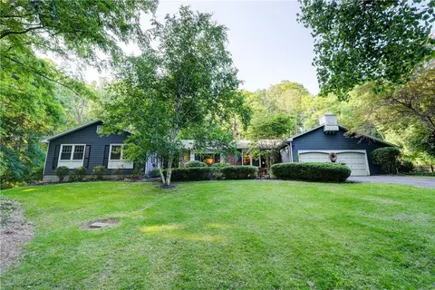 85 Stoney Lonesome Rd, Honeoye Falls, NY 14472