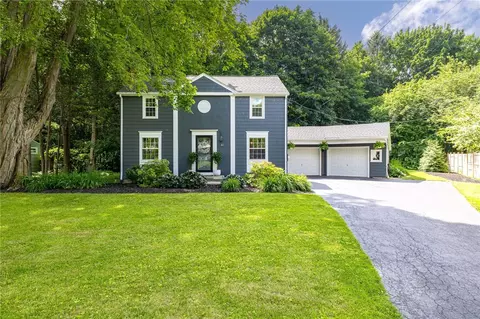 21 Stoneham Dr, Rochester, NY 14625