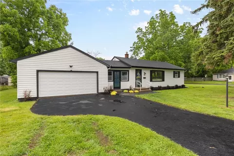 54 Oaklawn Dr, Irondequoit, NY 14617