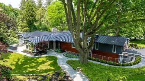 5 Elmwood Hill Ln, Brighton, NY 14610