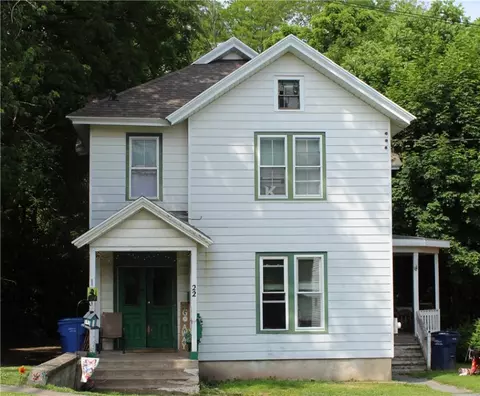 22 Queen St, Lyons, NY 14489