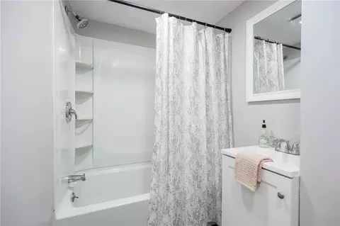 Bath - 262 Barry Rd, Irondequoit, NY 14617 photo 1 of 2