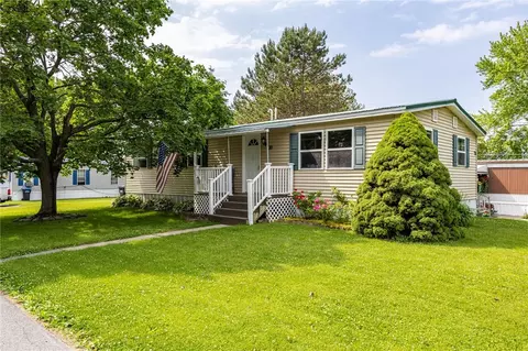 70 Parkview Dr, Avon, NY 14414