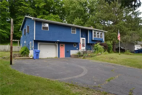 1475 Willowdale Dr, Macedon, NY 14502