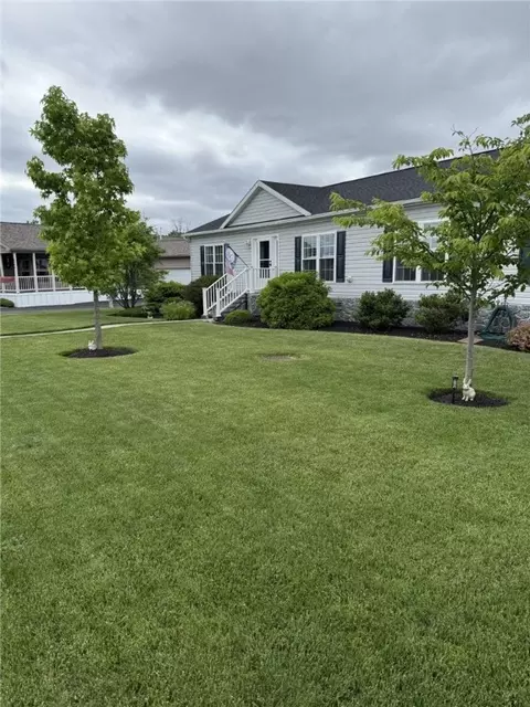 6296 Kims Dr, Victor, NY 14564