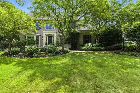 65 Meadow Cove Rd, Pittsford, NY 14534