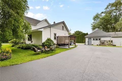 639 Plank Rd, Webster, NY 14580 photo 2