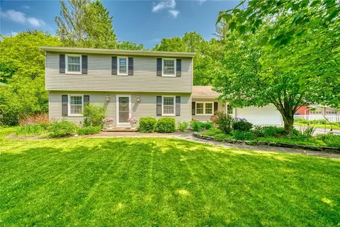 14 Kurt Rd, Perinton, NY 14534