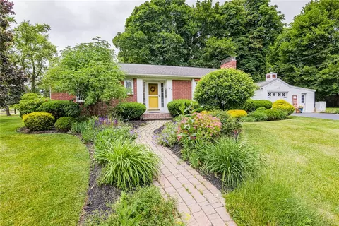 195 Azalea Rd, Rochester, NY 14620