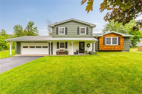 179 Timber Brook Ln, Penfield, NY 14526