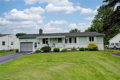 92 Harmony Dr, Greece, NY 14626