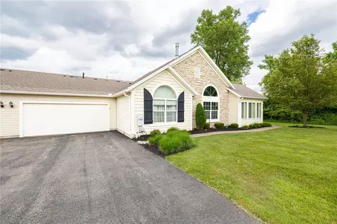 156 Maryview Dr, Webster, NY 14580