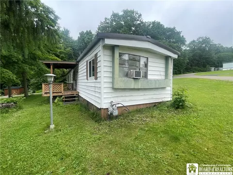 116 Greenhurst Village Dr, Ellery, NY 14701