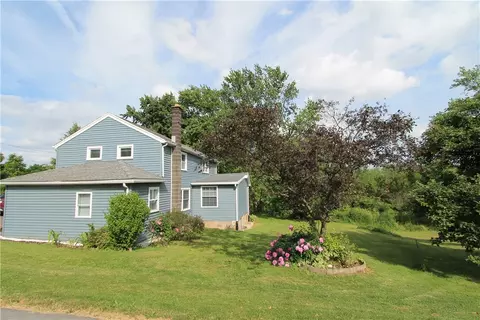 556 Middle Rd, Henrietta, NY 14467