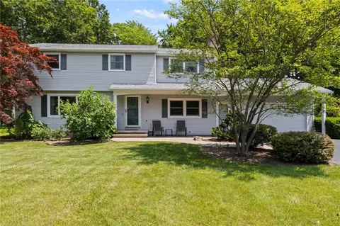 52 Witherspoon Ln, Rochester, NY 14625