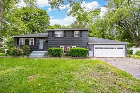 77 Chad Cir, Greece, NY 14616