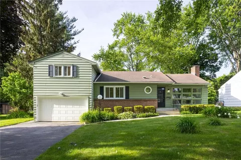 70 Maywood Dr, Rochester, NY 14618