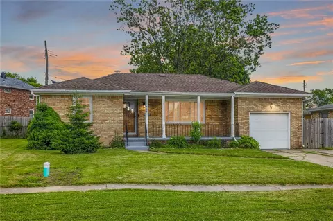 186 Farmingdale Rd, Cheektowaga, NY 14225