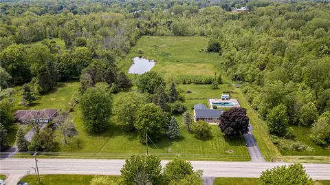 467 County Line Rd, Webster, NY 14519 photo 2