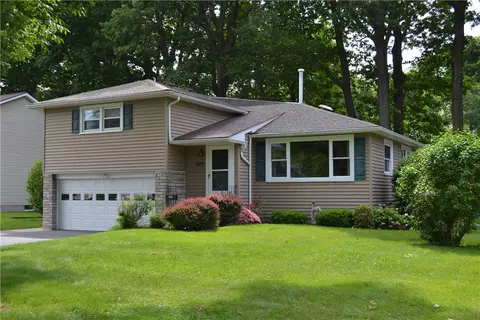 229 Everclay Dr, Greece, NY 14616