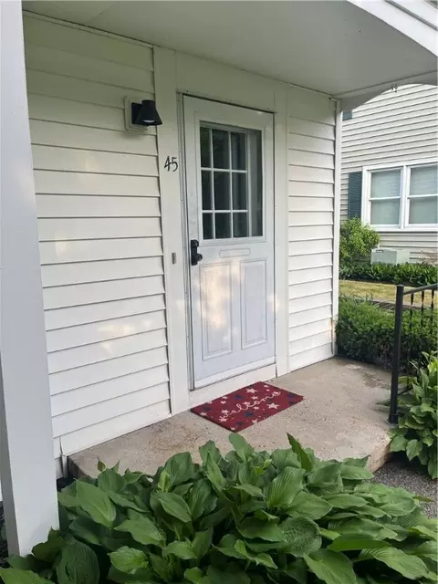 45 Falcon Ln E, Perinton, NY 14450