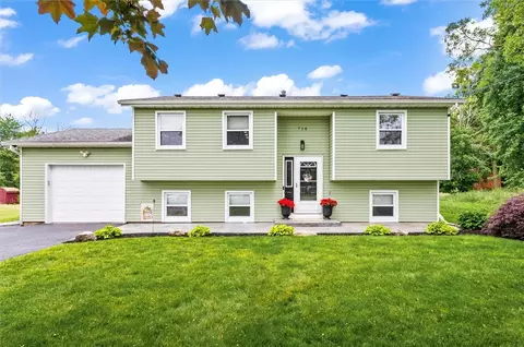 716 Flynn Rd, Greece, NY 14612