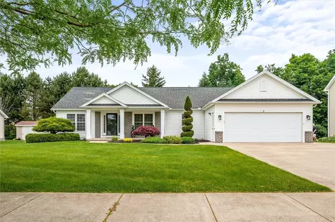 8 Brongo Ln, Spencerport, NY 14559