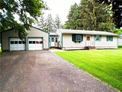 927 Hamlin Center Rd, Hamlin, NY 14464