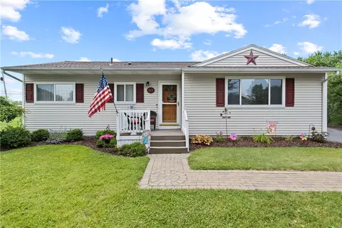 111 Crimson Bramble Rd, Rochester, NY 14623