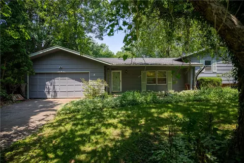 9 Springwood Ln, Pittsford, NY 14534