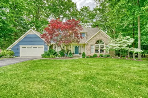 388 Melwood Dr, Greece, NY 14626