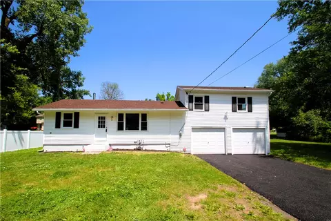 18 Spring St, Sodus, NY 14551