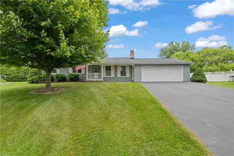 39 Southwind Ct, Greece, NY 14626