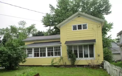 43 North St, Le Roy, NY 14482