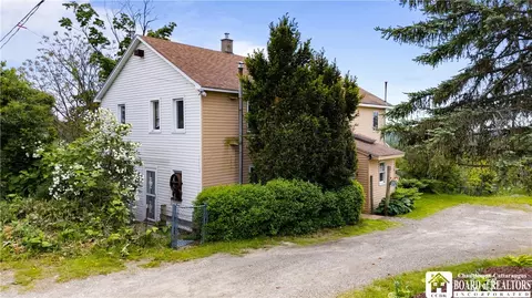 8765 Center Rd, Arkwright, NY 14718