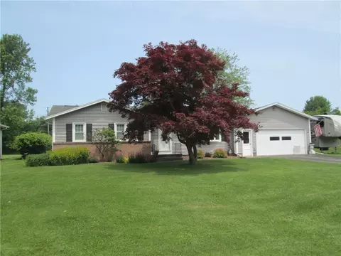 4 Phyllis Ln, Chili, NY 14624