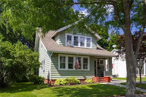 50 Redfern Dr, Rochester, NY 14620