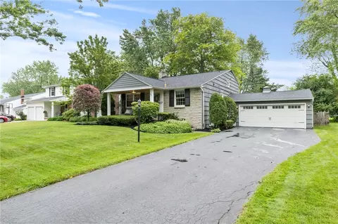 111 Parkledge Dr, Amherst, NY 14226