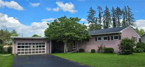 34 Crestview Dr W, Southport, NY 14871