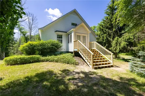 5725 Lucas Rd, Canandaigua, NY 14424
