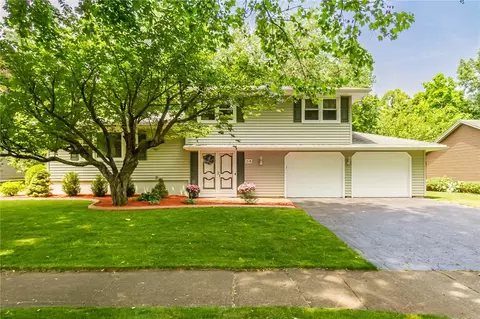 218 Fox Hall Dr, Irondequoit, NY 14609
