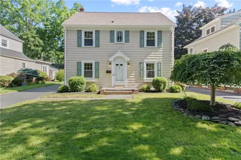 72 Monroe Pkwy, Rochester, NY 14618